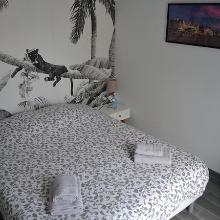 La Petite Bicoque Bed & Breakfast แซงต์ซูลิแยค ภายนอก รูปภาพ
